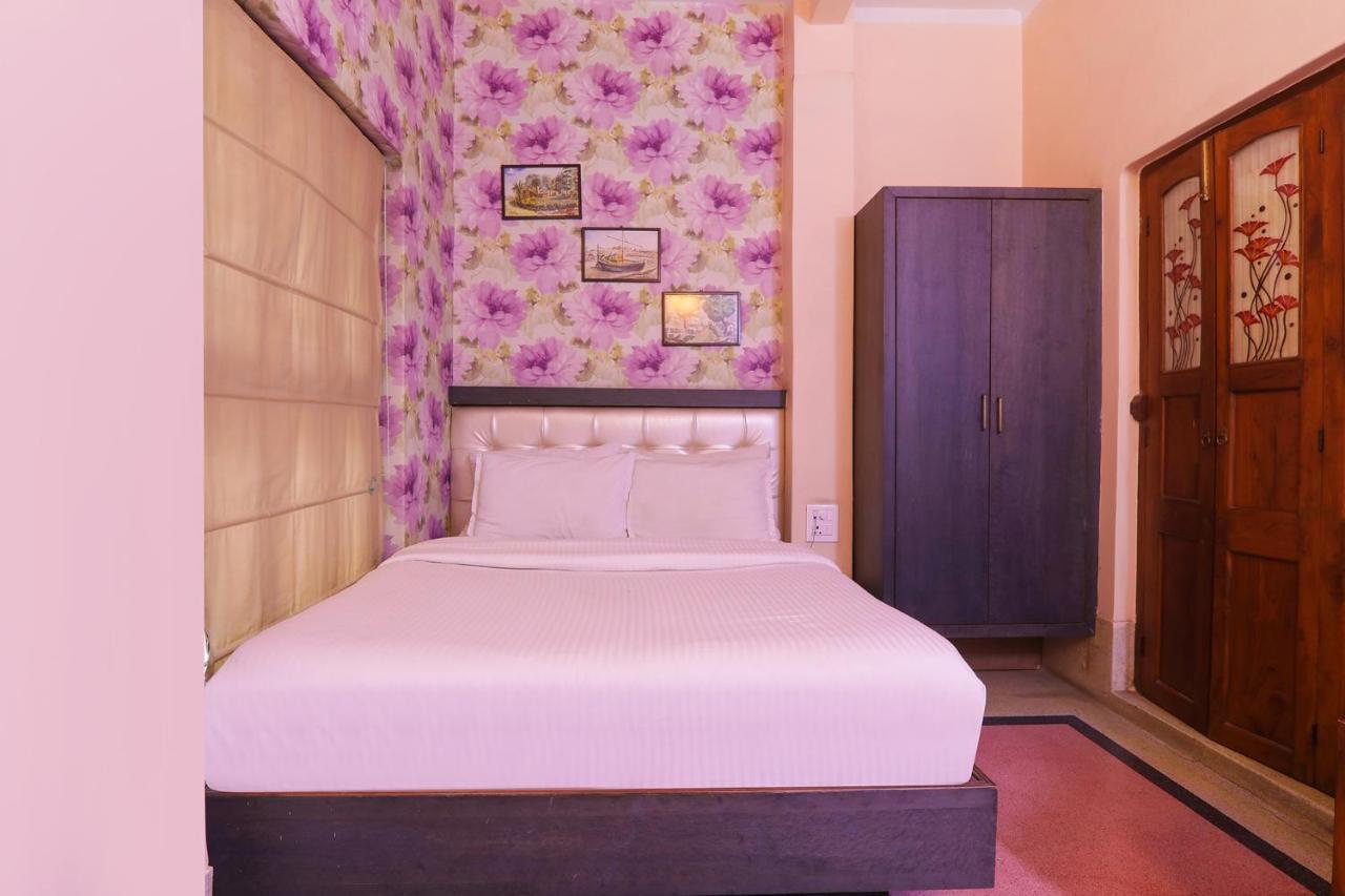 Fabhotel East View Варанаси Экстерьер фото